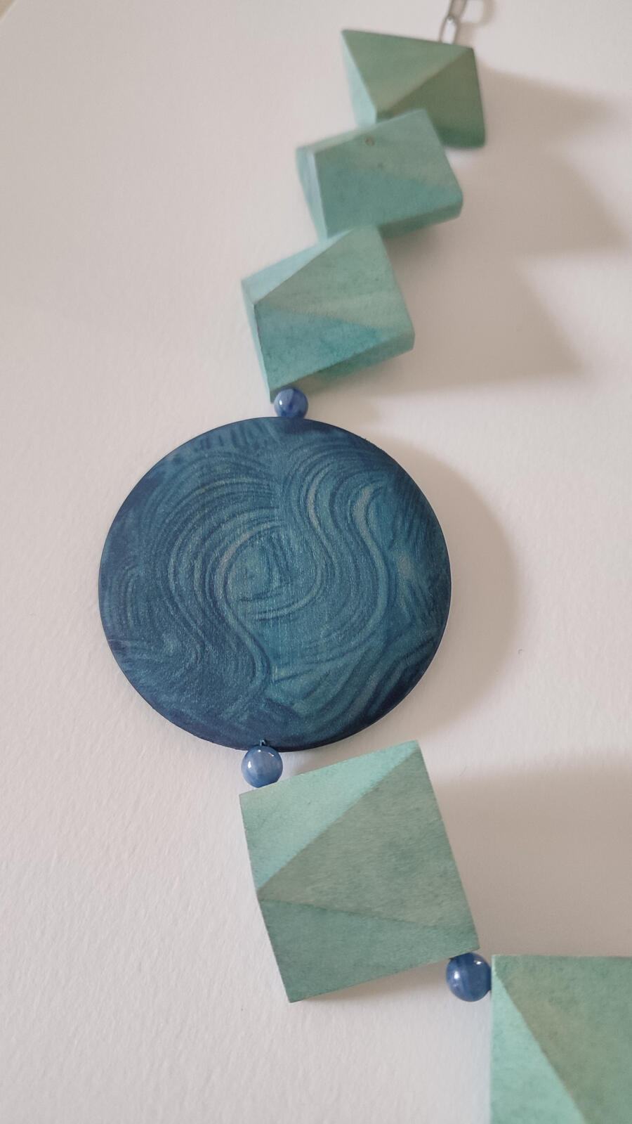 Collana Legno azzurro e Cianite