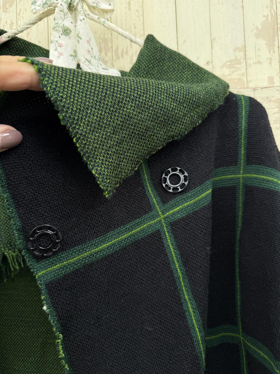 Giacca blu scuro a quadri verdi