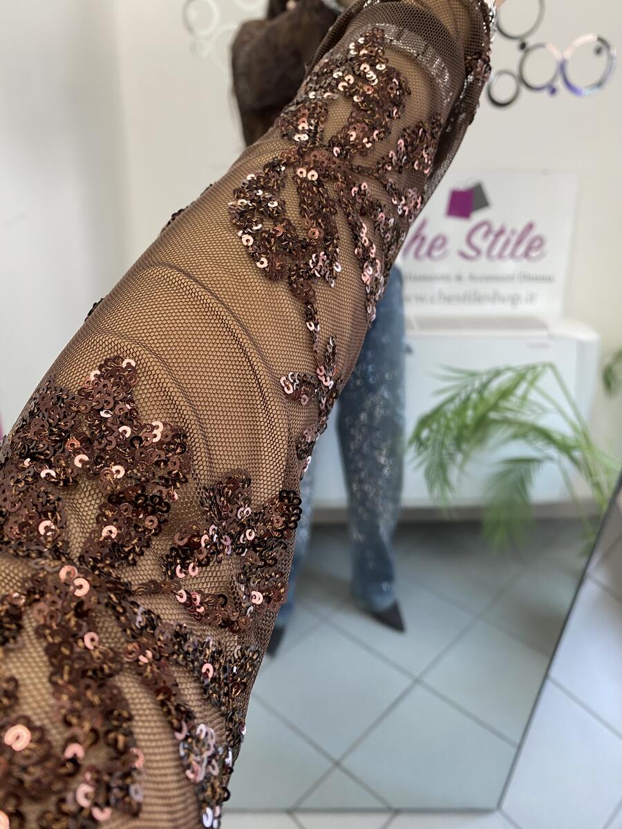 NOVITÀ Maglia velata con fiori in strass 