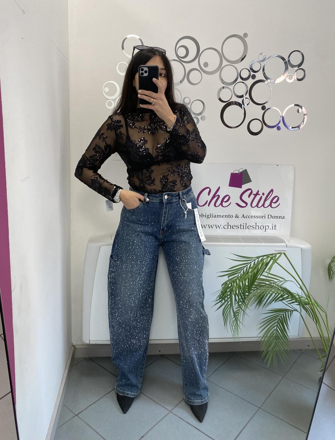 NOVITÀ Maglia velata con fiori in strass 