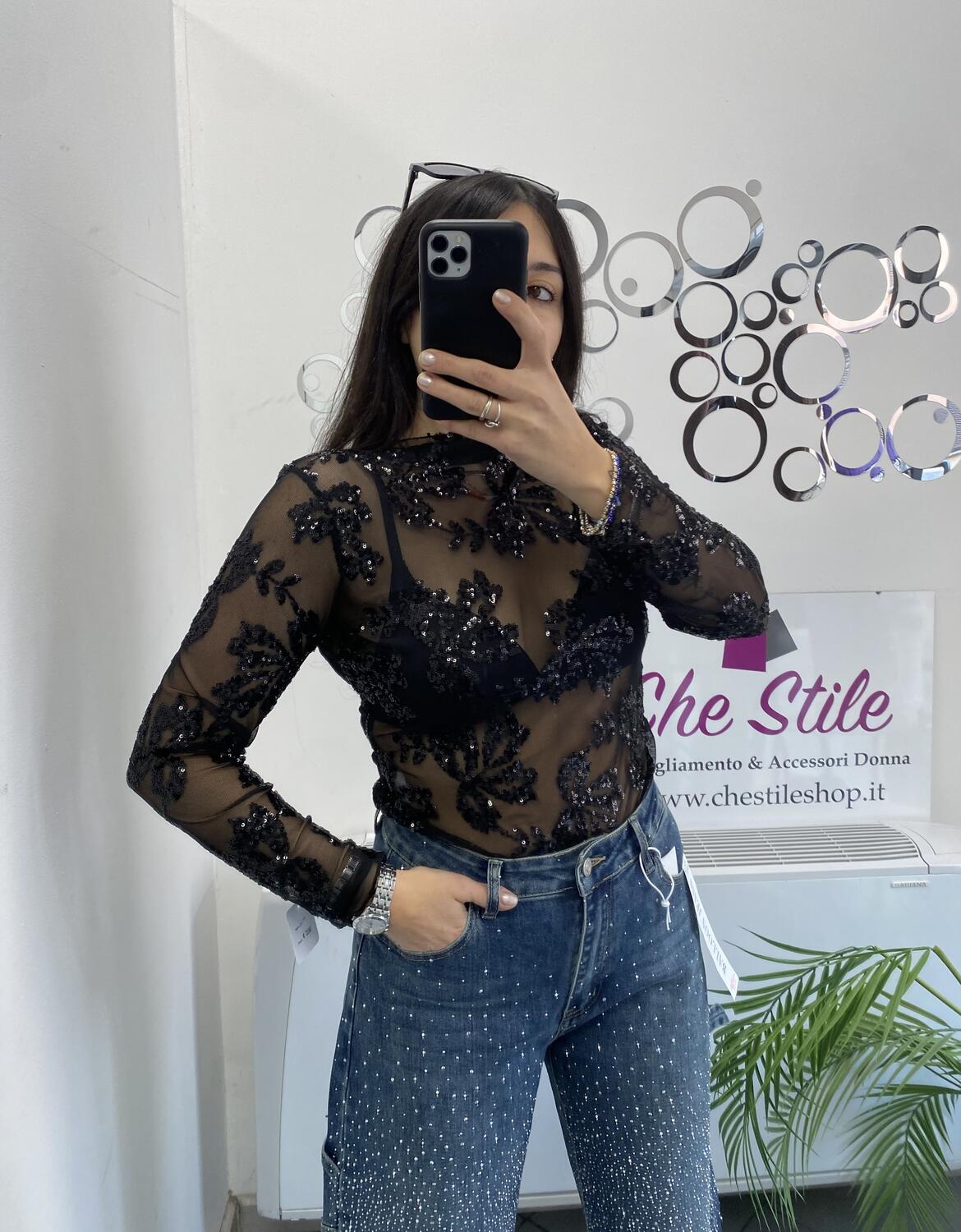 NOVITÀ Maglia velata con fiori in strass 