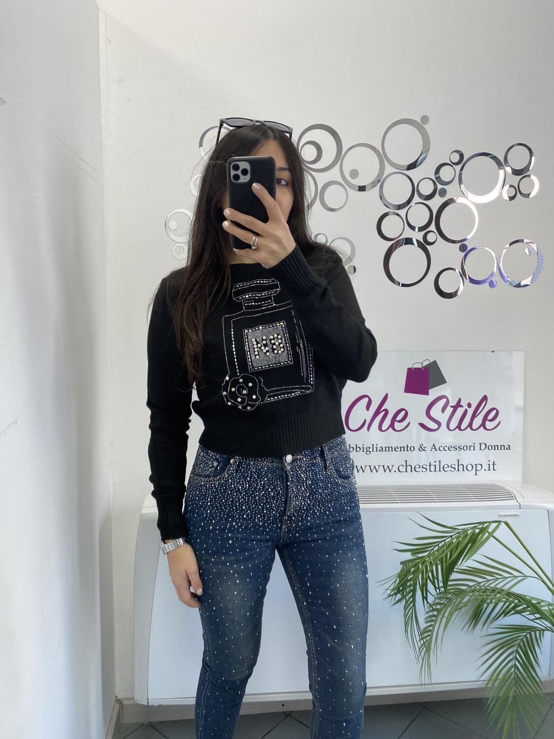 NOVITÀ Pull disegno profumo con strass e perline