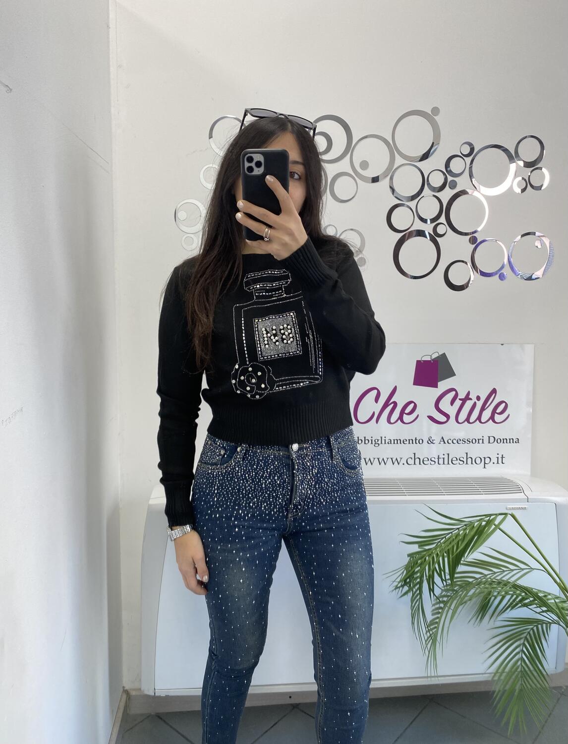 NOVITÀ Pull disegno profumo con strass e perline