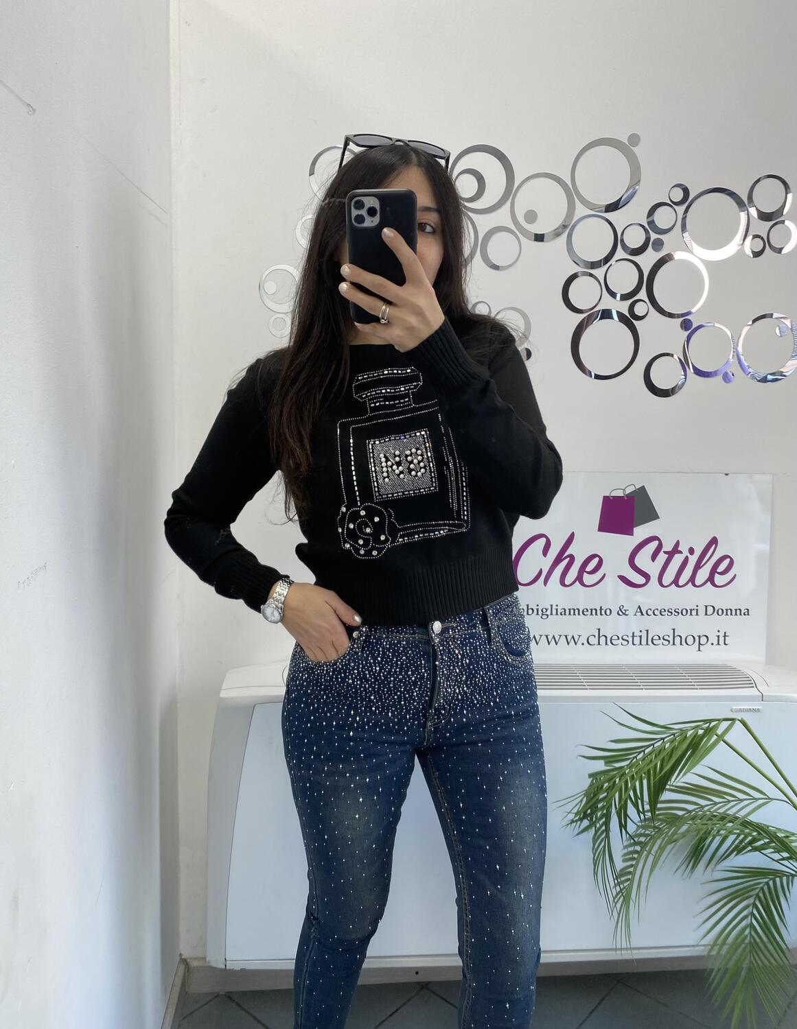 NOVITÀ Pull disegno profumo con strass e perline