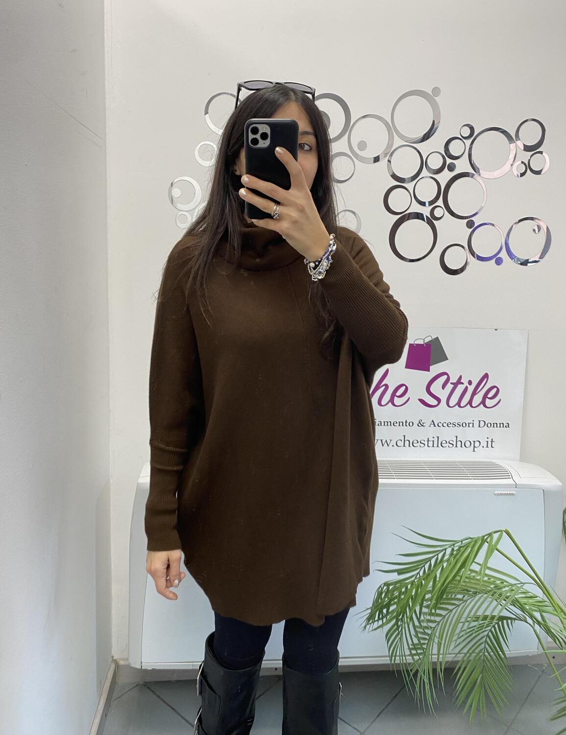 NOVITÀ Abito/maxi pull dolcevita con manica a pipistrello