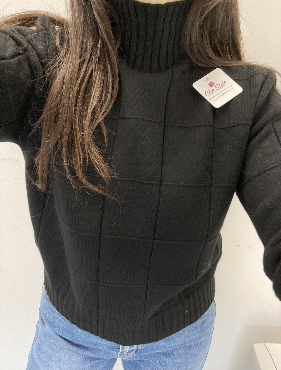 NOVITÀ Pull dolcevita a scatoletta trama scacchi in rilievo