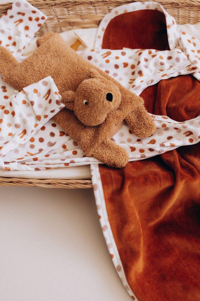 Orsetto Termoforo con Noccioli di Ciliegia – 34 cm in Cotone Organico | Wooly Organic