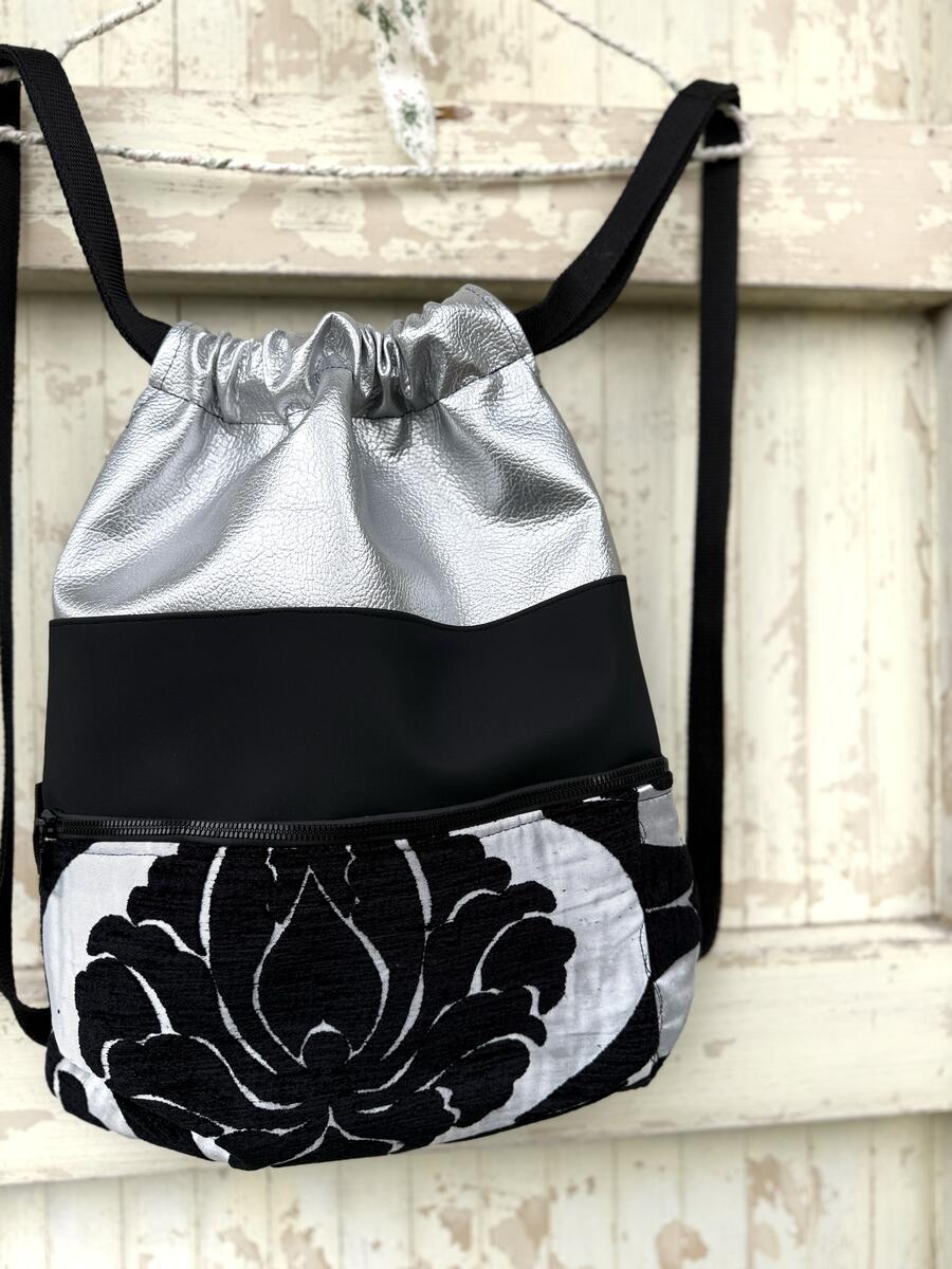 Zaino argento e nero