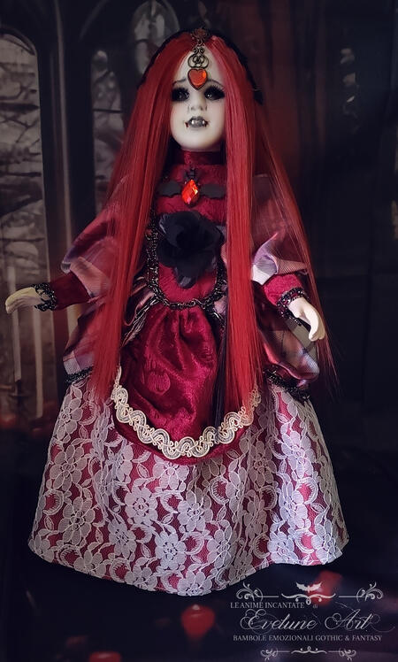 Ginevra - Vampira Bambola in porcellana fatta a mano
