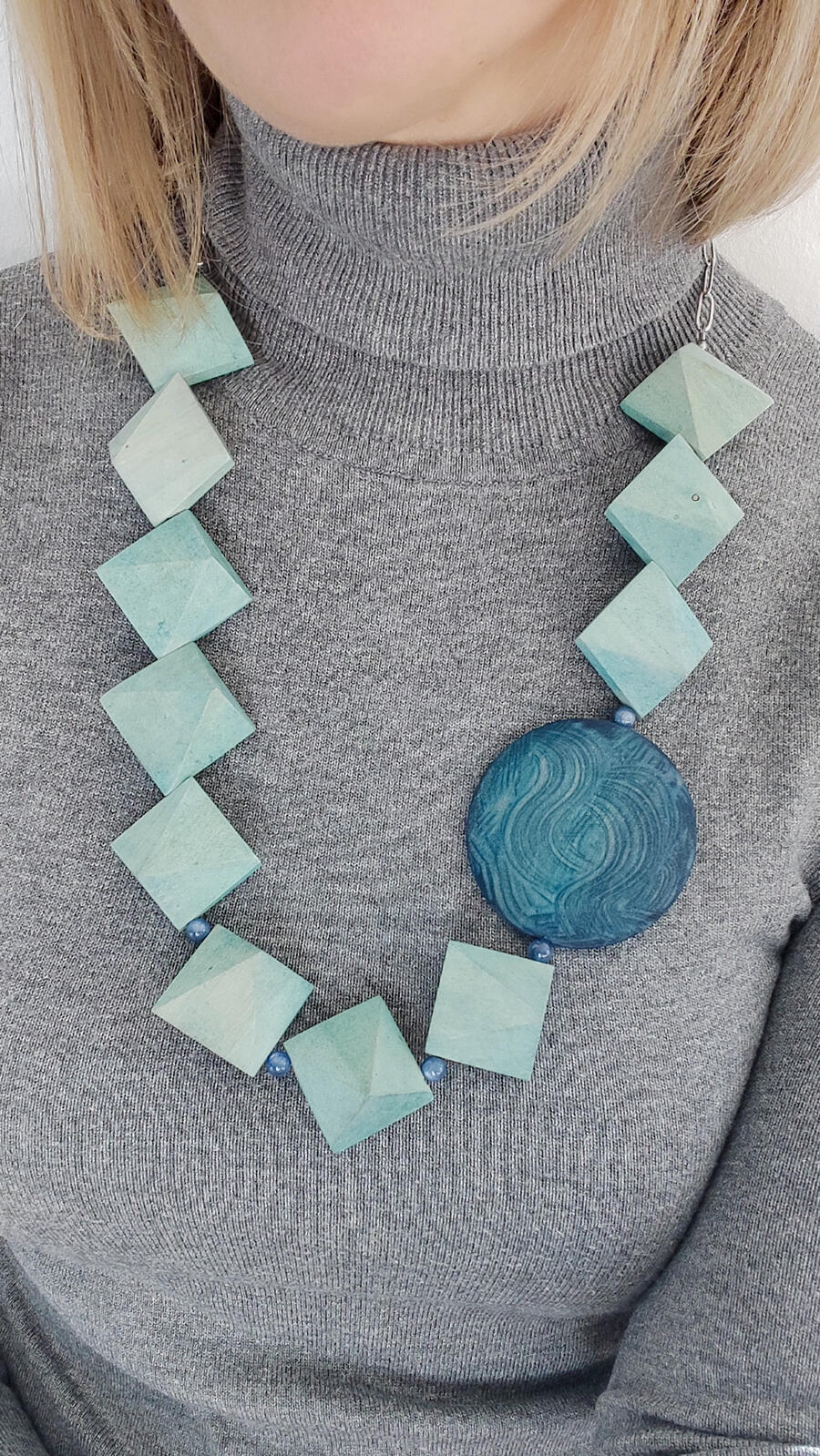 Collana Legno azzurro e Cianite