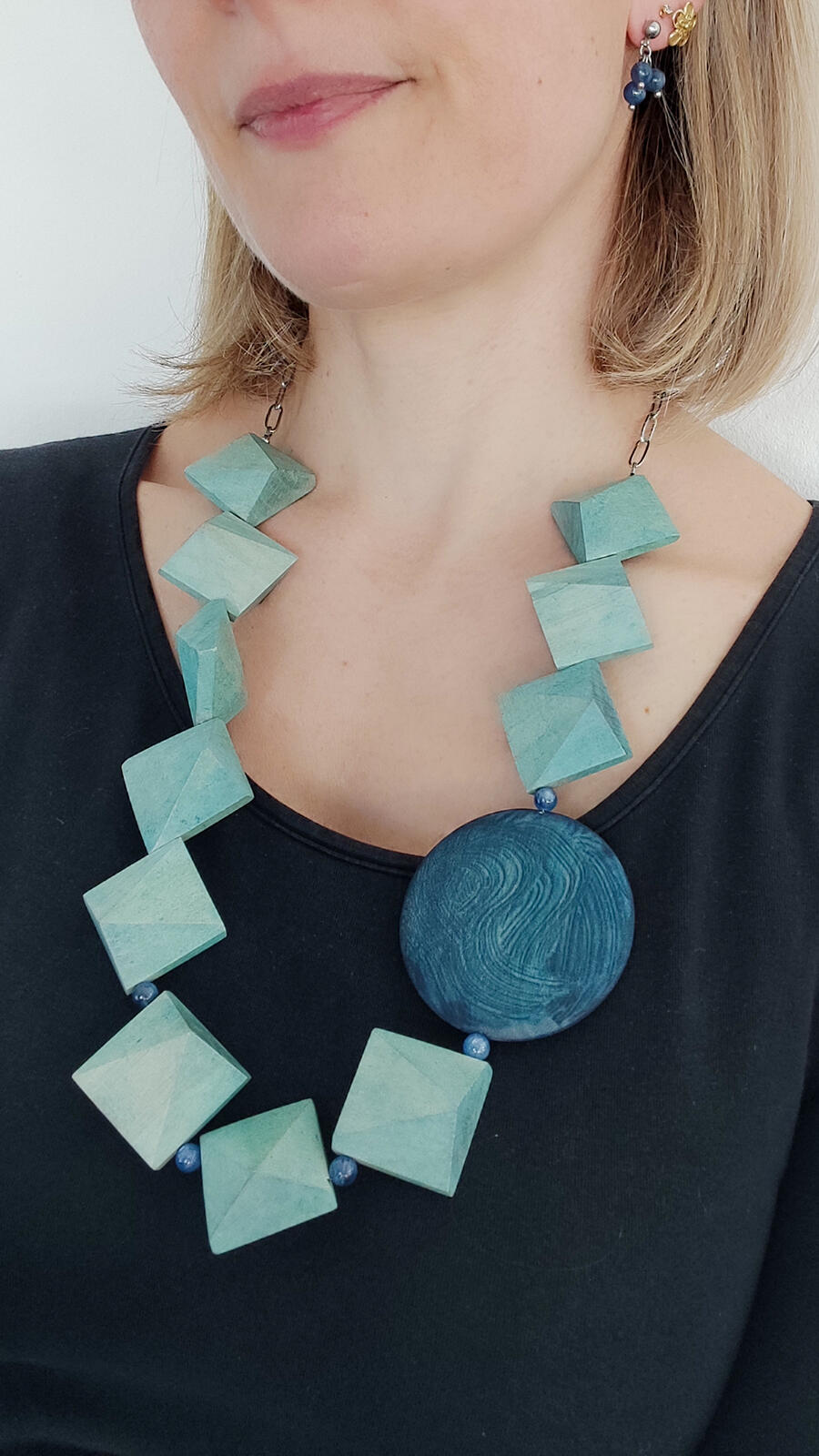 Collana Legno azzurro e Cianite