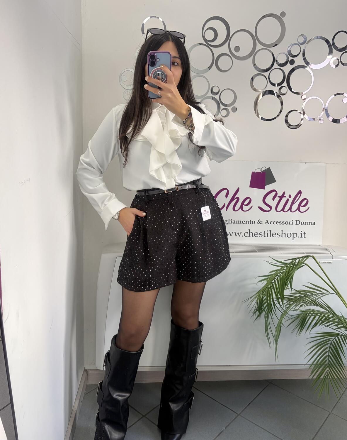 NOVITÀ Shorts brillantinato con cinturina