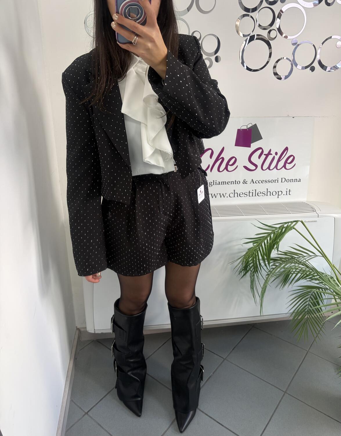 NOVITÀ Shorts brillantinato con cinturina