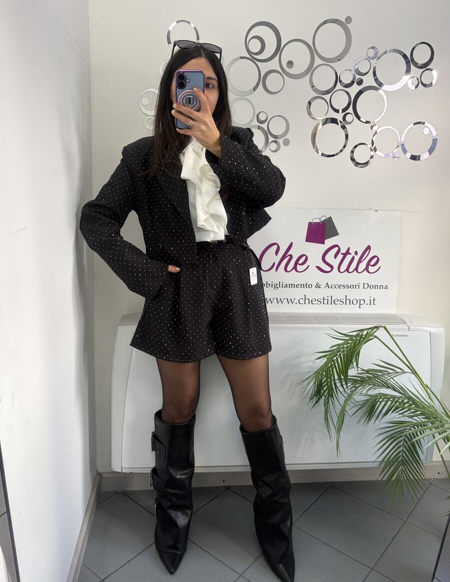 NOVITÀ Shorts brillantinato con cinturina