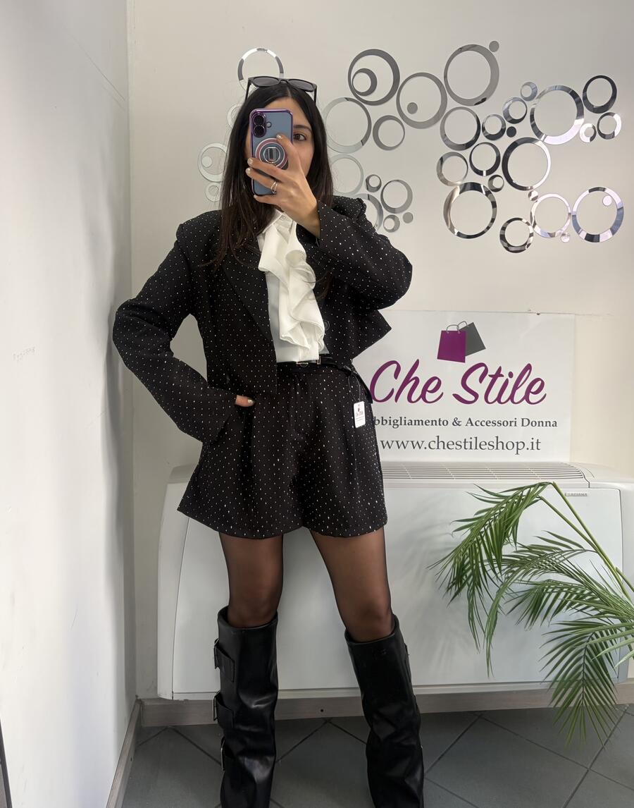 NOVITÀ Shorts brillantinato con cinturina