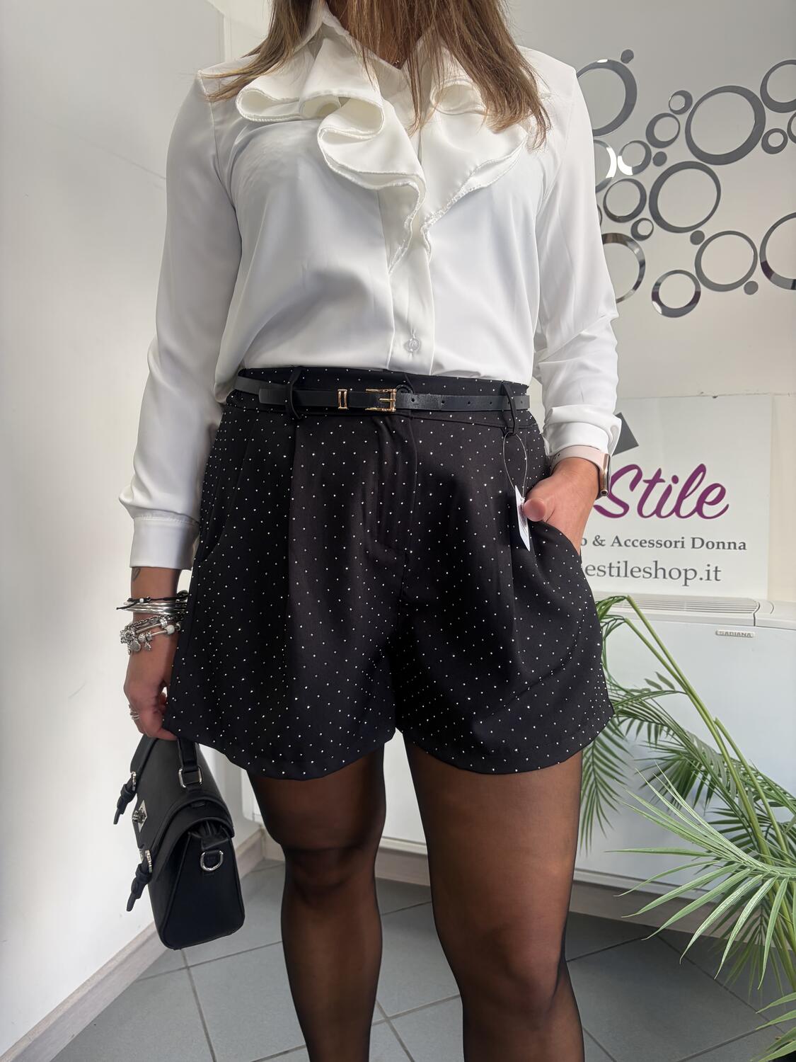 NOVITÀ Shorts brillantinato con cinturina
