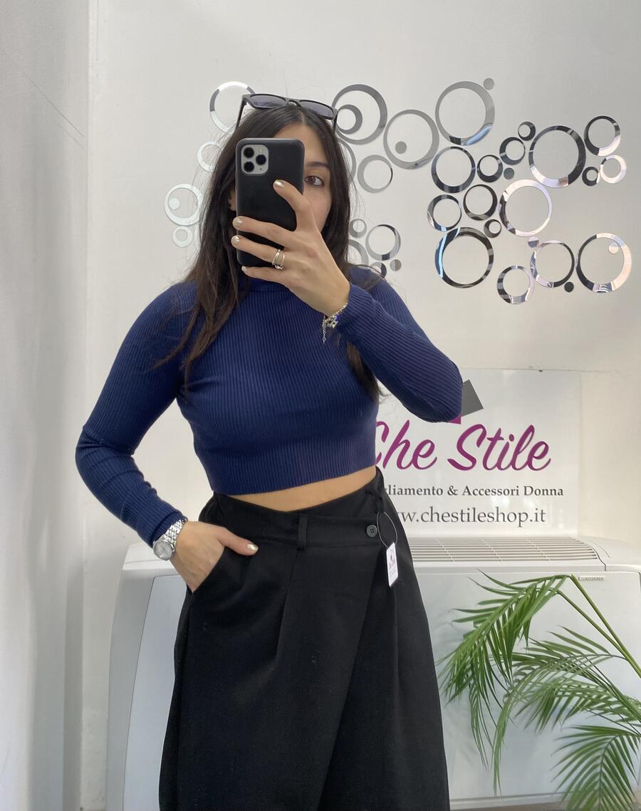 NOVITÀ Pull crop dolcevita a costine 