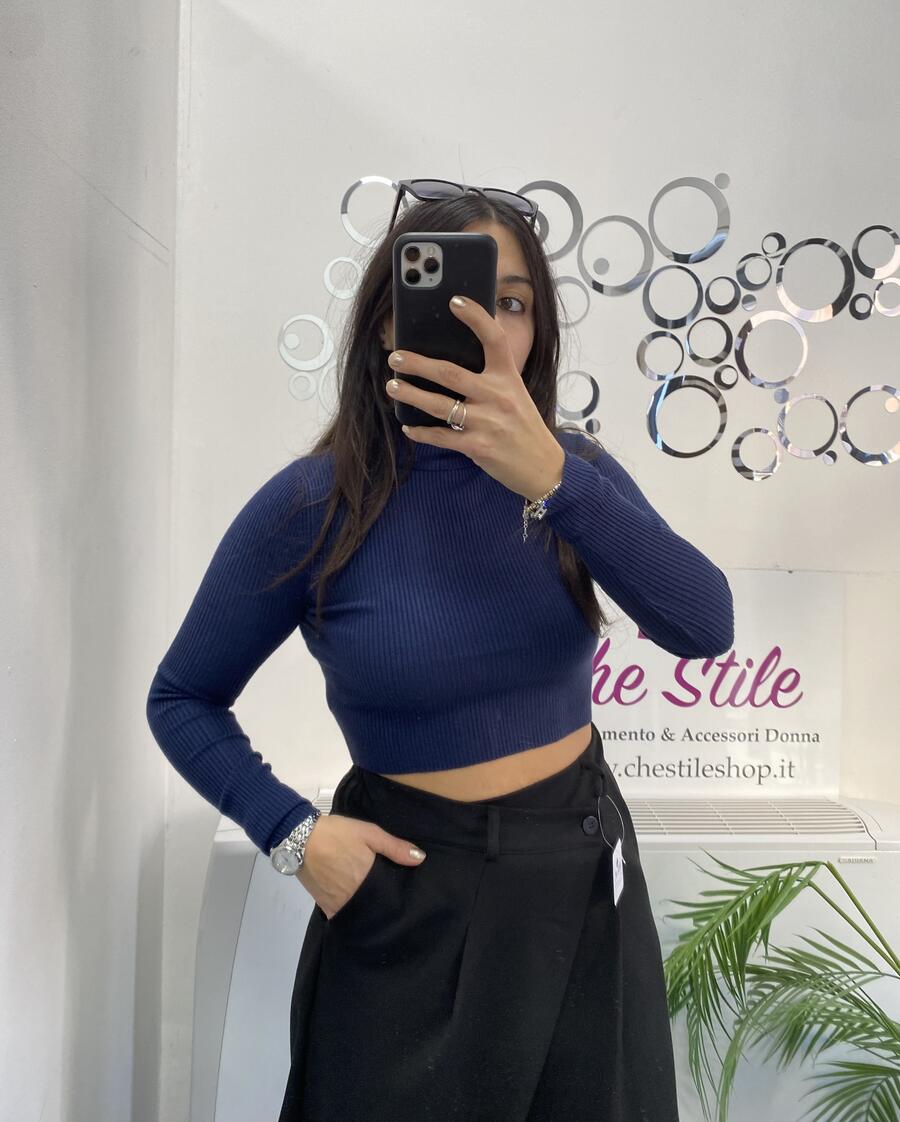 NOVITÀ Pull crop dolcevita a costine 