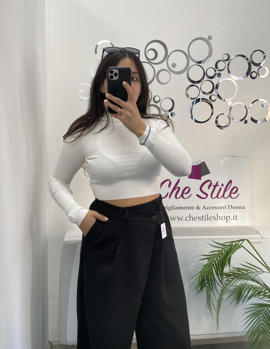 NOVITÀ Pull crop dolcevita a costine 