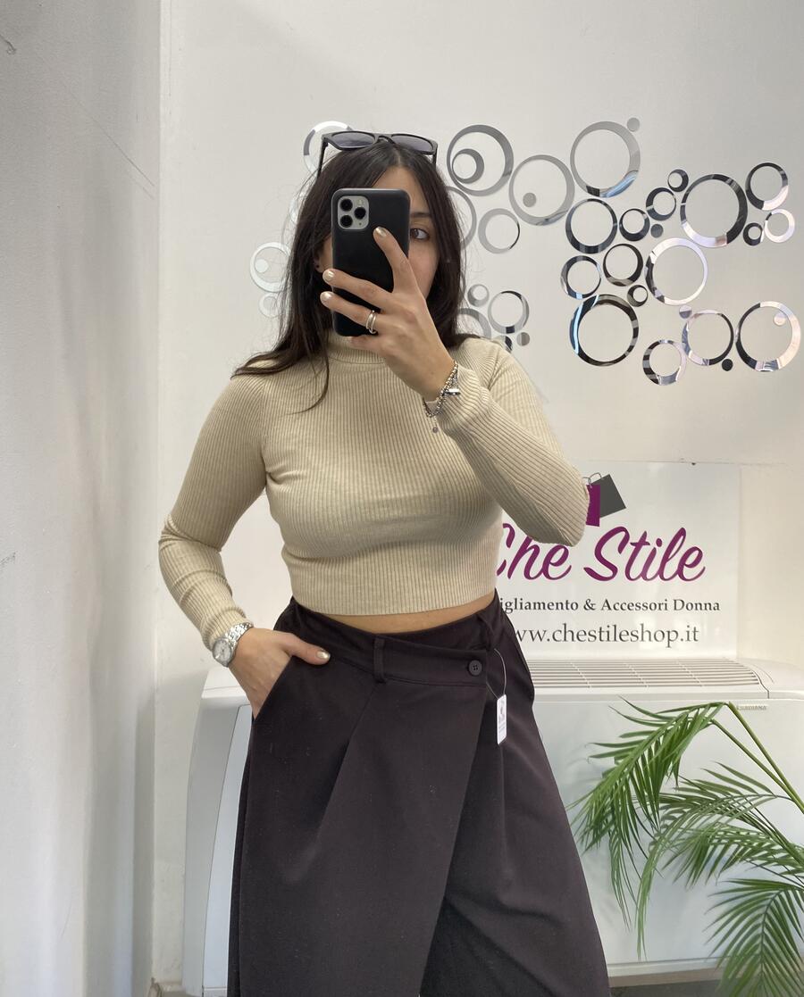 NOVITÀ Pull crop dolcevita a costine 