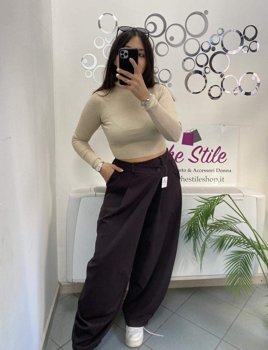 NOVITÀ Pull crop dolcevita a costine 