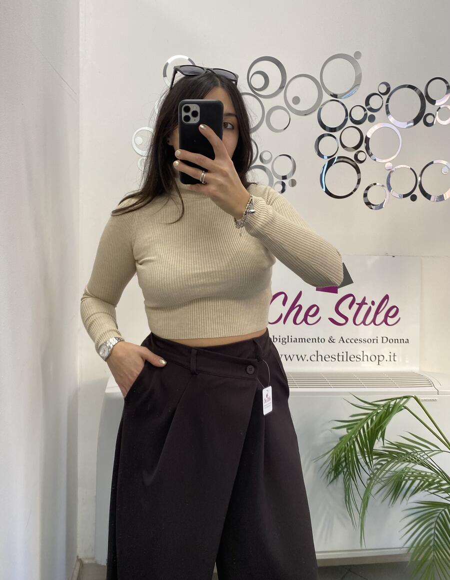 NOVITÀ Pull crop dolcevita a costine 