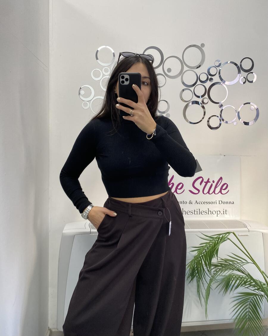 NOVITÀ Pull crop dolcevita a costine 