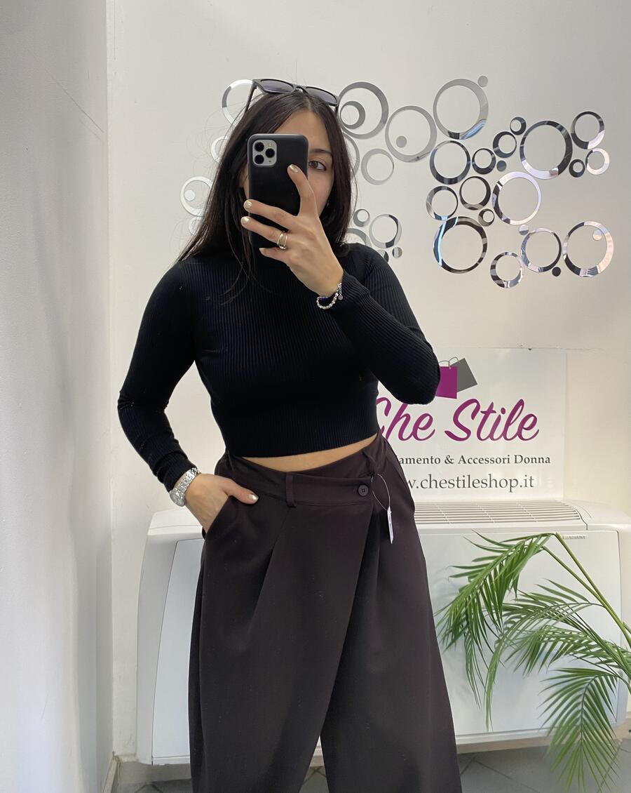 NOVITÀ Pull crop dolcevita a costine 