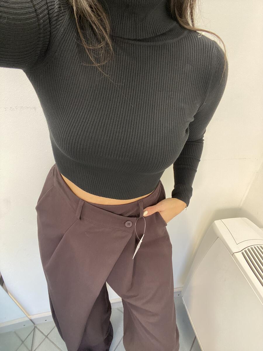 NOVITÀ Pull crop dolcevita a costine 