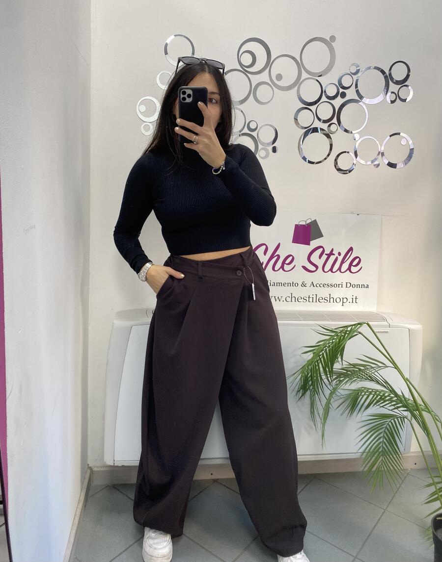 NOVITÀ Pull crop dolcevita a costine 