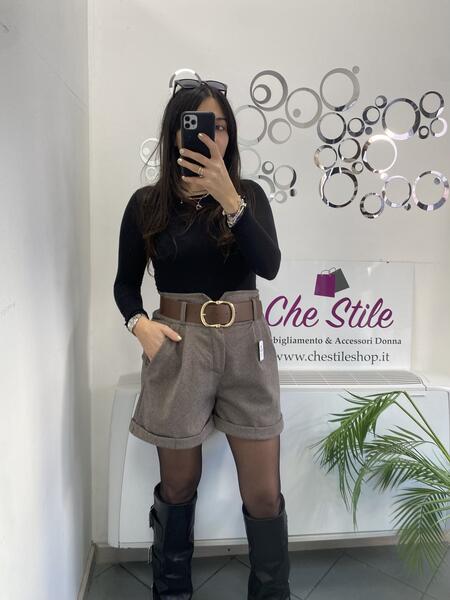 NOVITÀ Shorts in panno spigato a vita alta