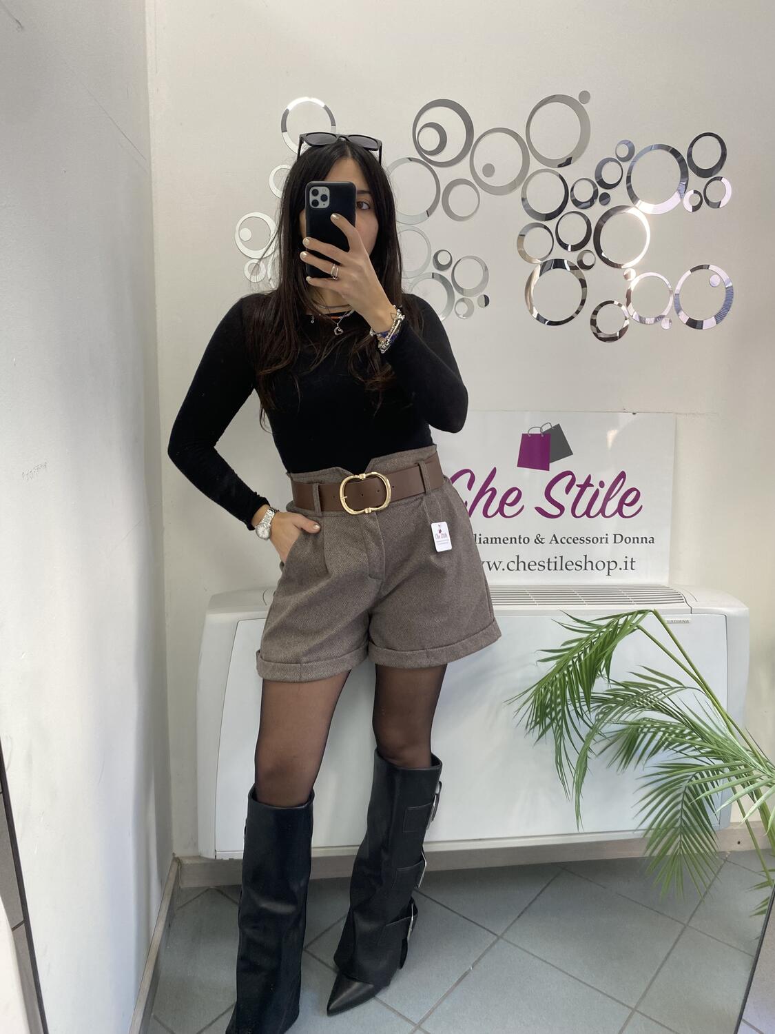 NOVITÀ Shorts in panno spigato a vita alta