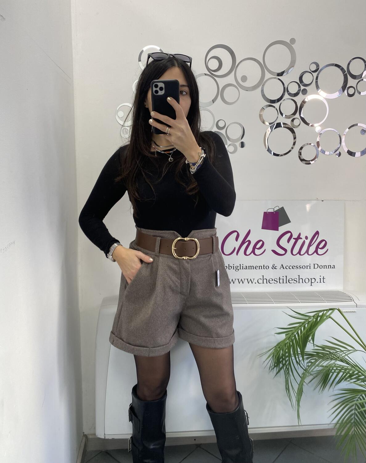 NOVITÀ Shorts in panno spigato a vita alta