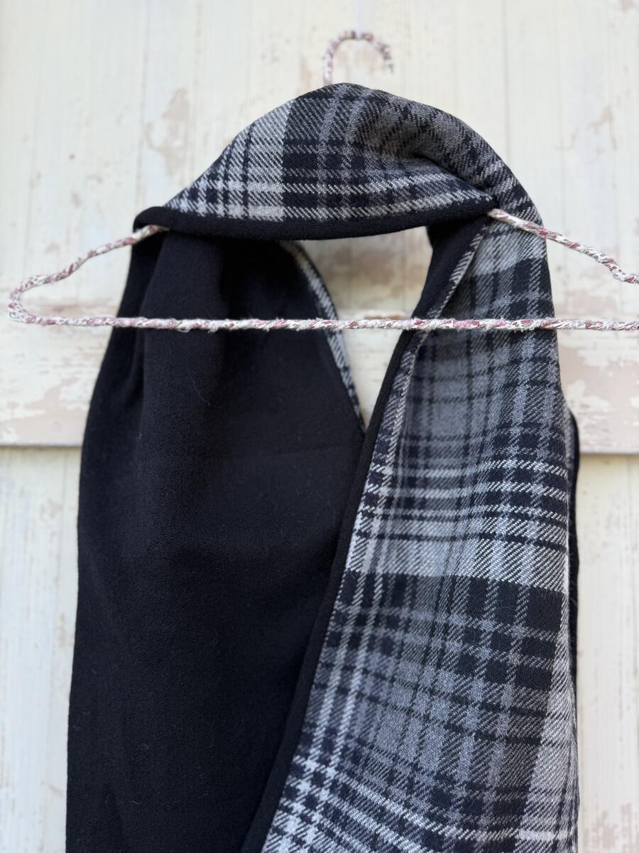 Sciarpa righe e quadri grigi