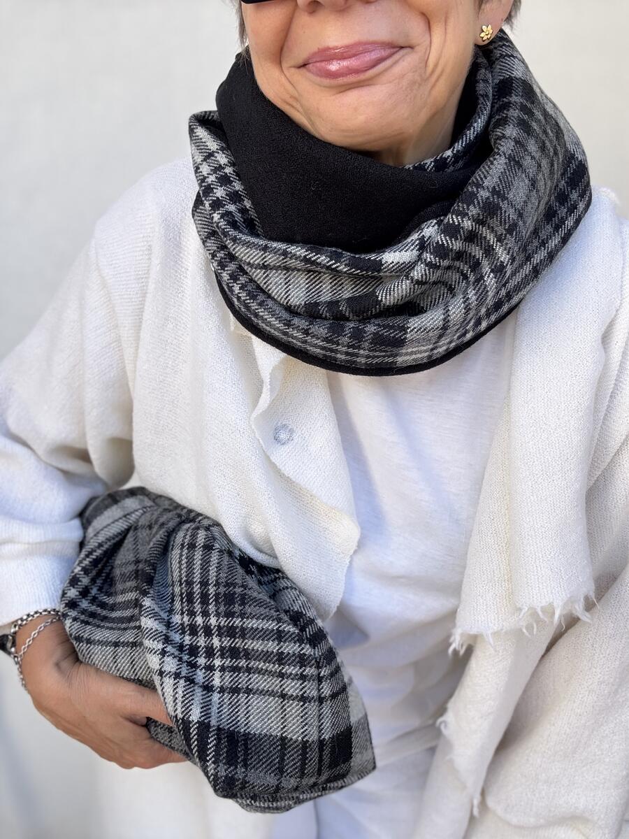 Sciarpa righe e quadri grigi