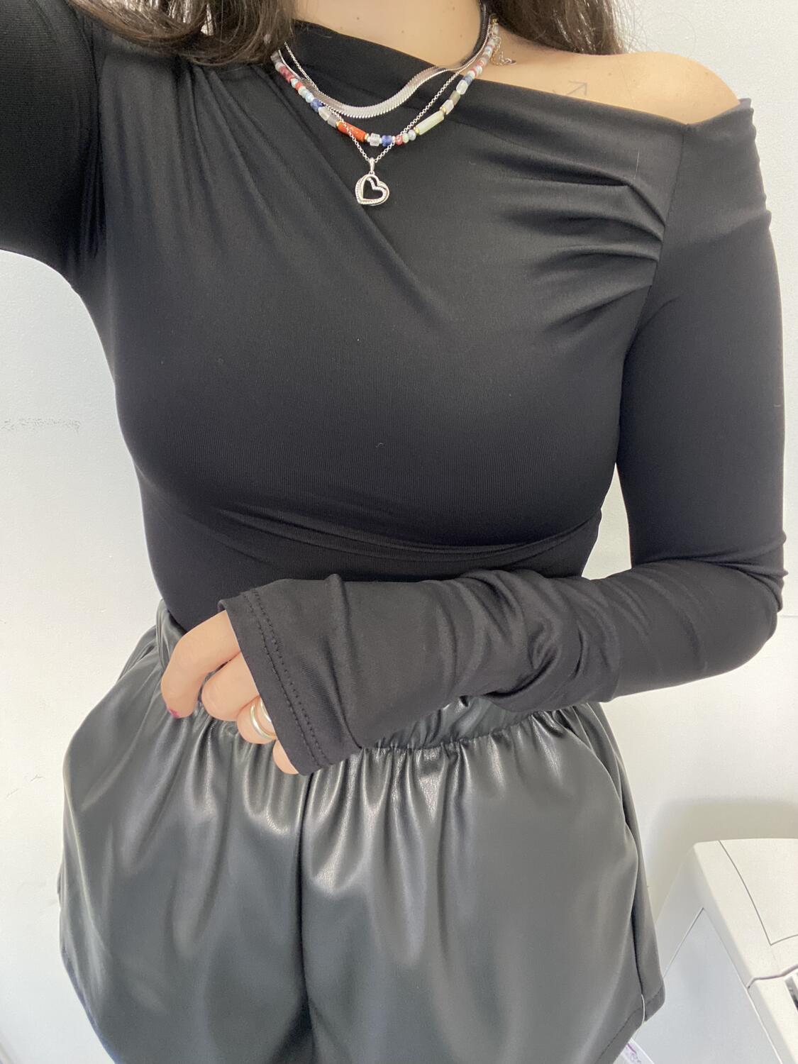 NOVITÀ Body scollo asimmetrico con polsini