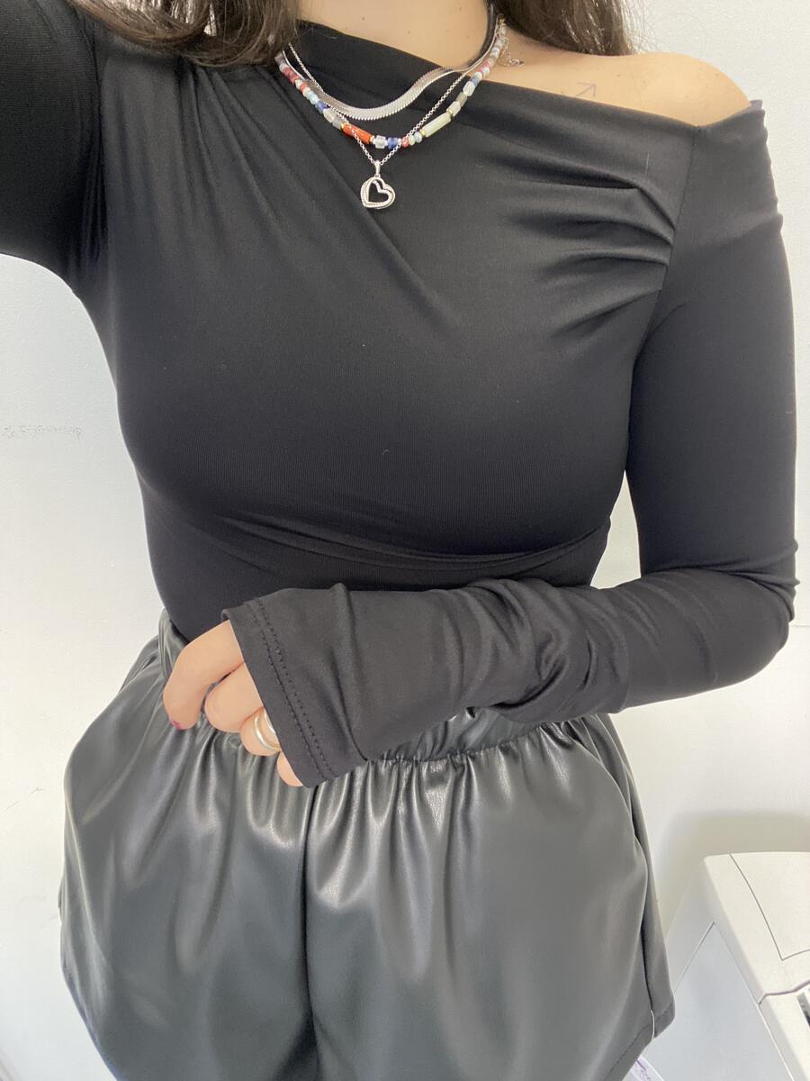 NOVITÀ Body scollo asimmetrico con polsini
