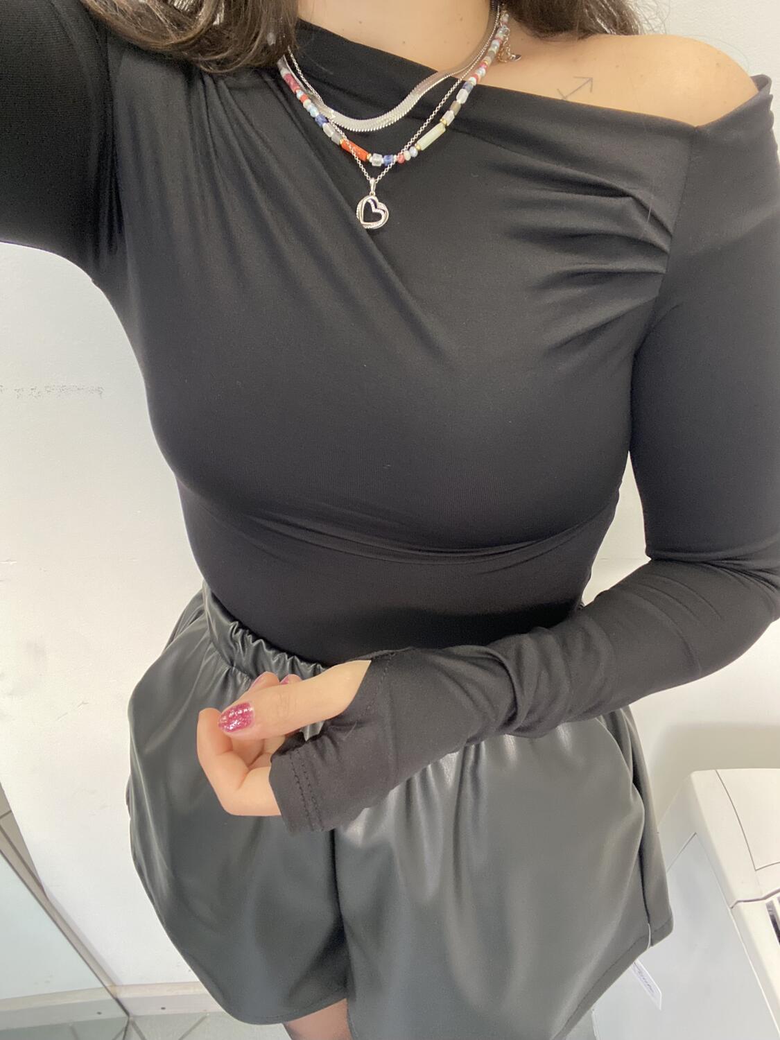 NOVITÀ Body scollo asimmetrico con polsini