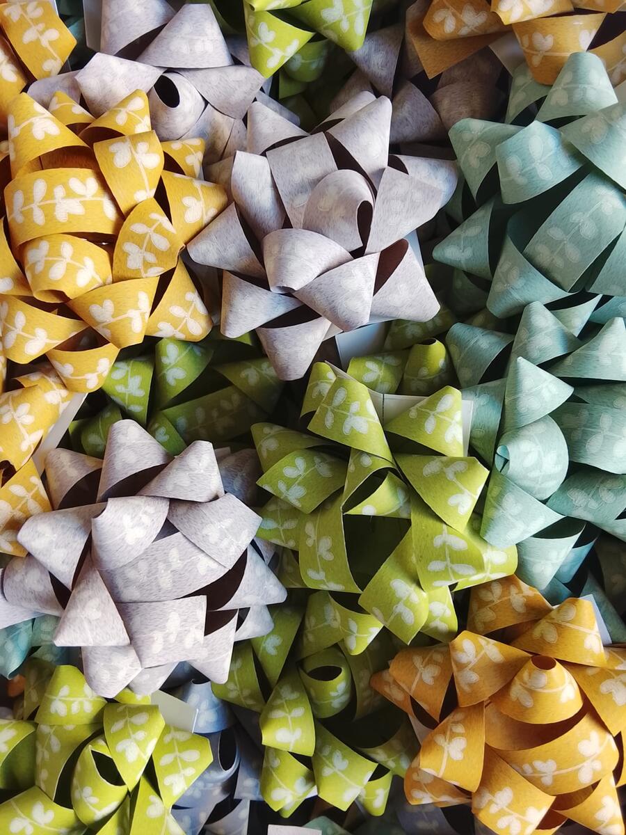 Confezione 50 Stelle Regalo in Carta Riciclata - Design Floreale Made in Italy