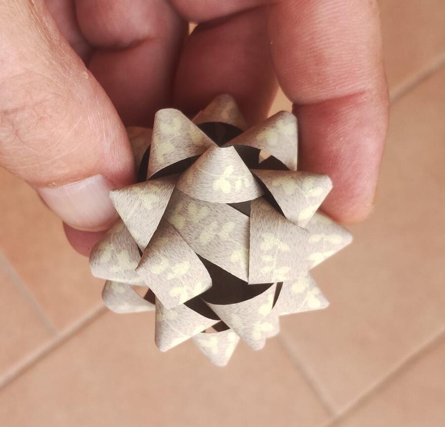 Confezione 50 Stelle Regalo in Carta Riciclata - Design Floreale Made in Italy