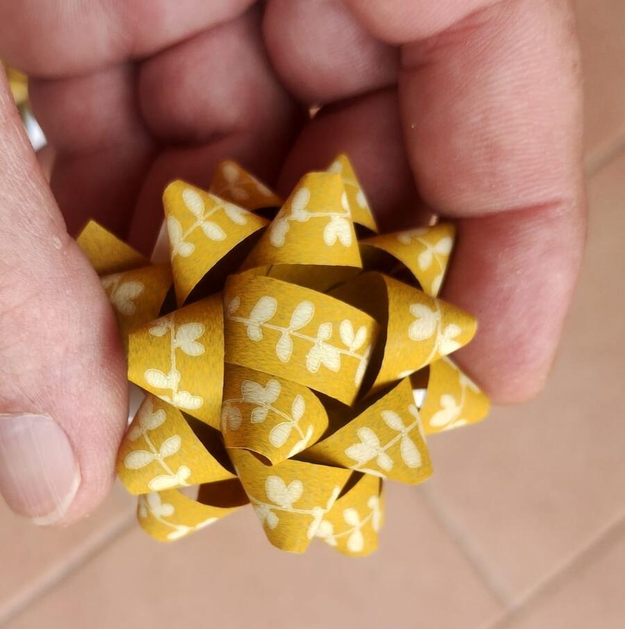 Confezione 50 Stelle Regalo in Carta Riciclata - Design Floreale Made in Italy