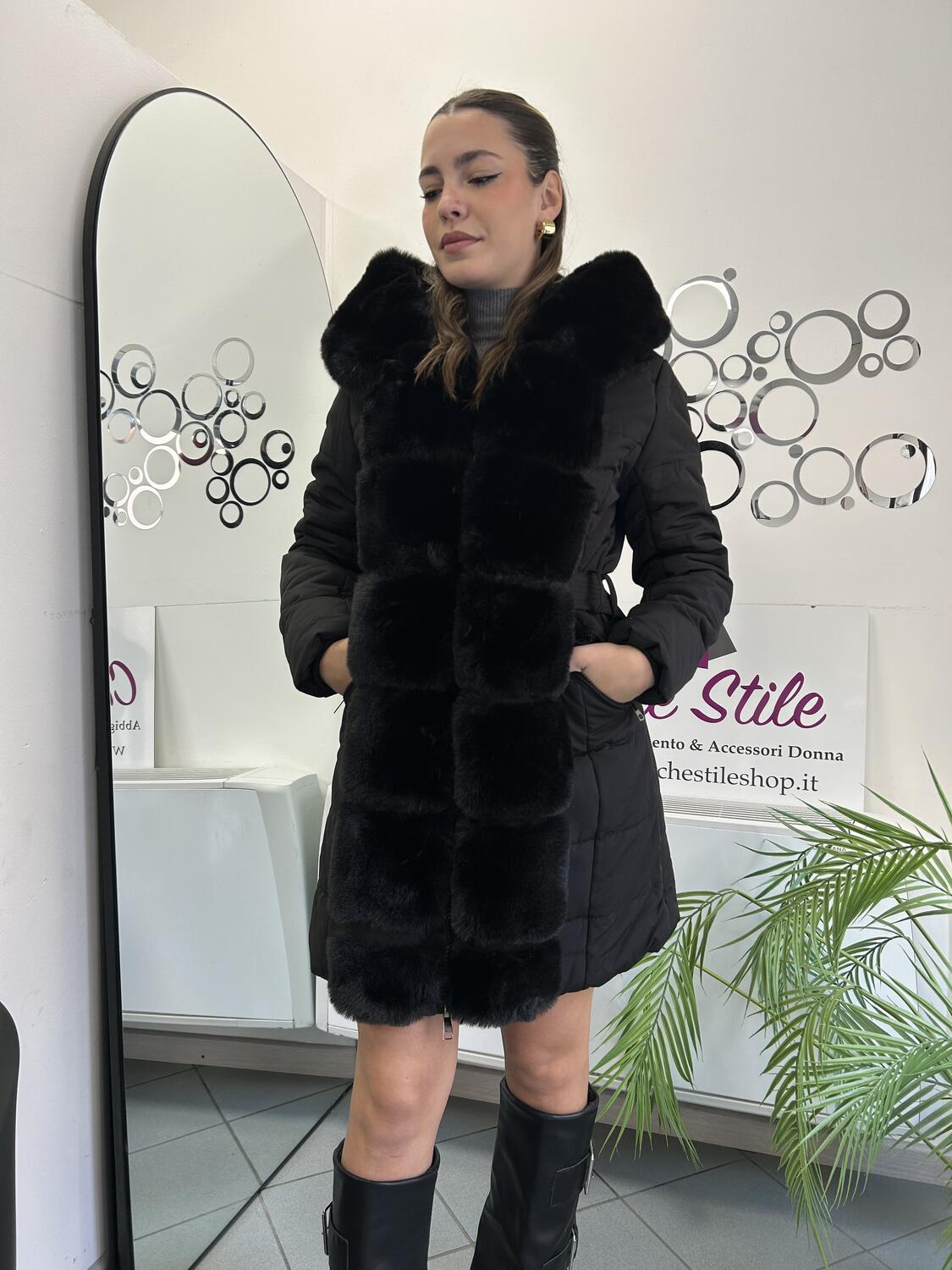 NOVITÀ Piumino invernale con inserti in eco pelliccia