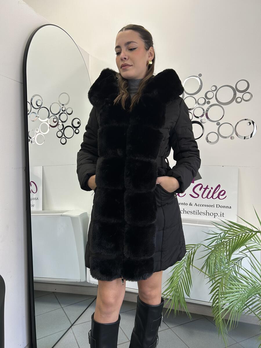 NOVITÀ Piumino invernale con inserti in eco pelliccia