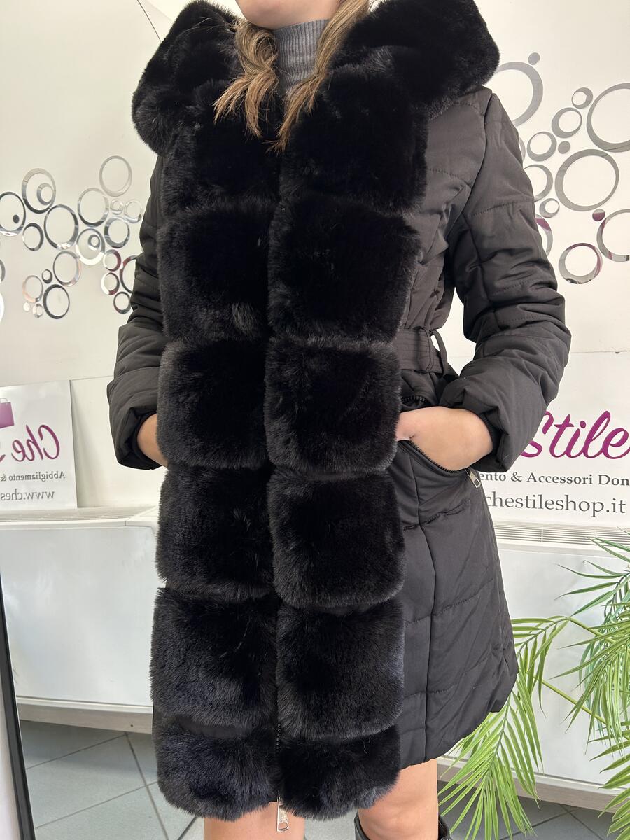 NOVITÀ Piumino invernale con inserti in eco pelliccia