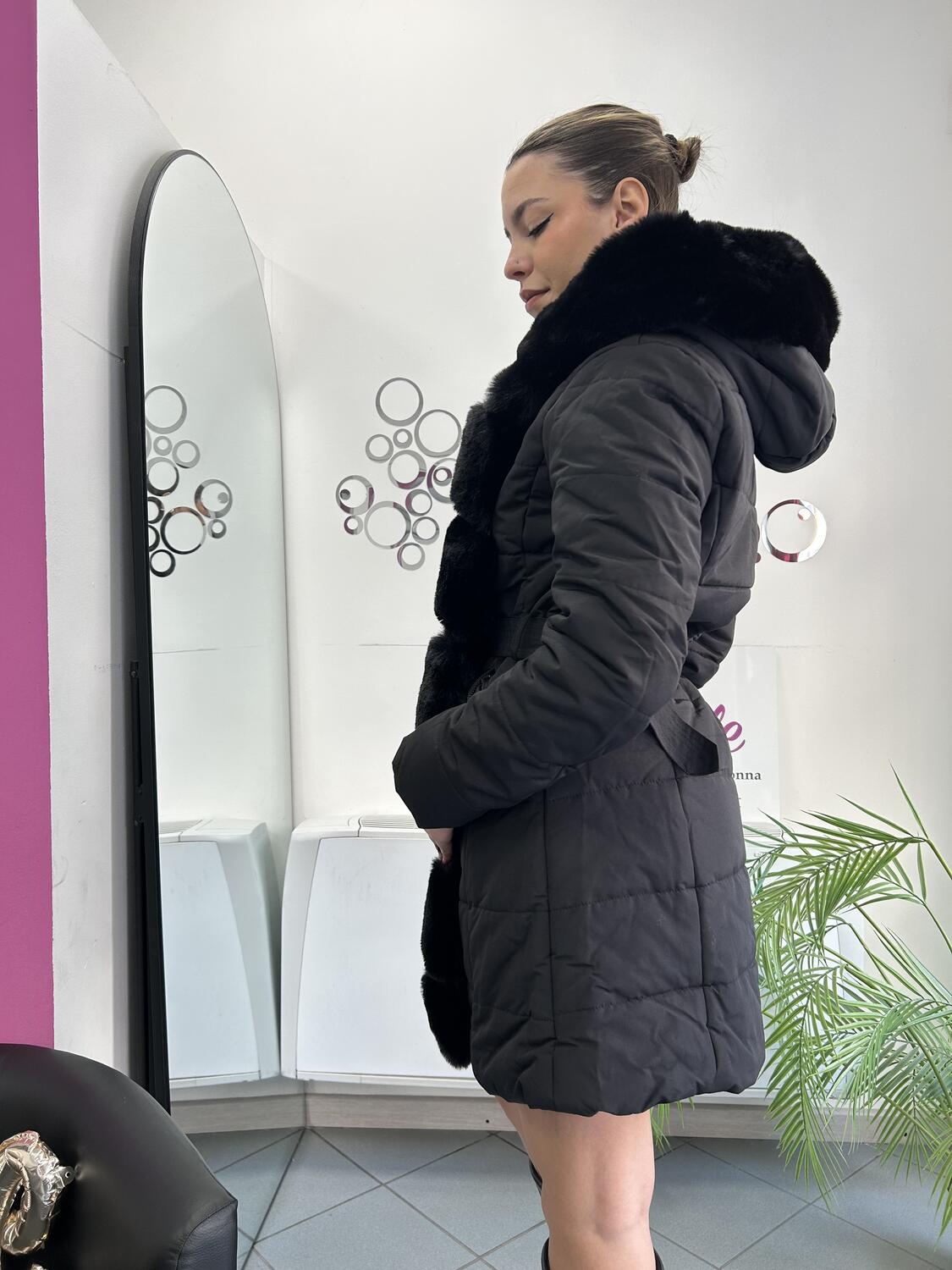 NOVITÀ Piumino invernale con inserti in eco pelliccia
