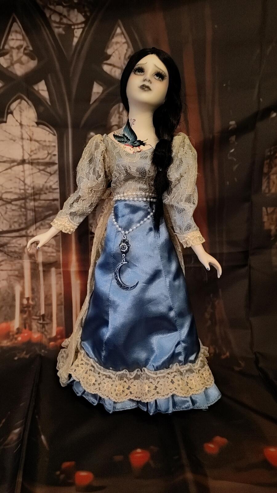 Jolie bambola in porcellana pezzo unico