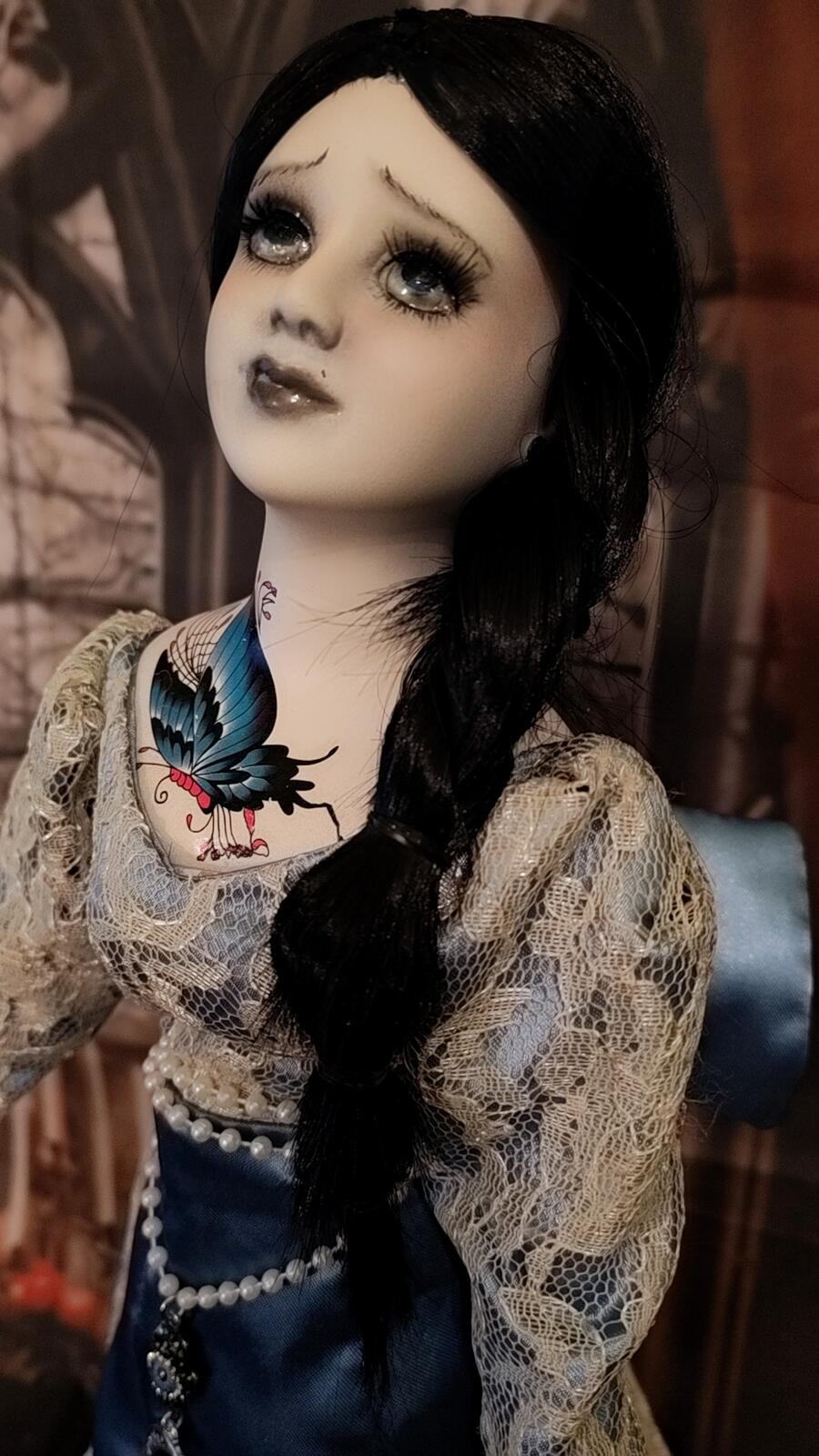 Jolie bambola in porcellana pezzo unico