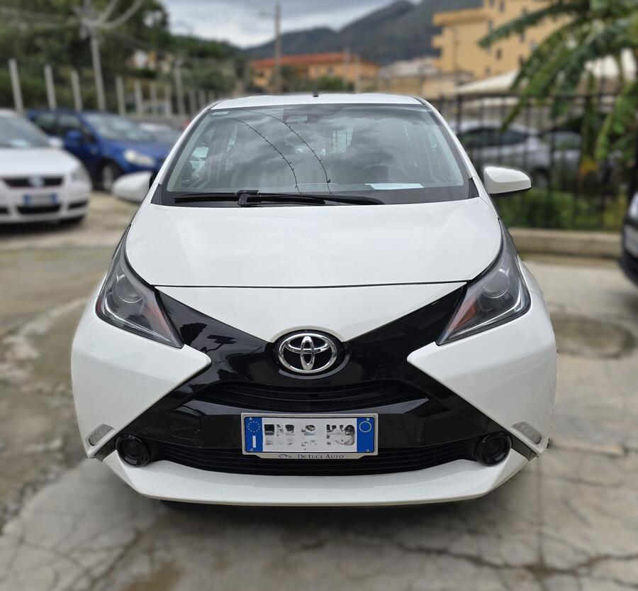 Toyota Aygo 1.0 VVT-i 69 CV 5 porte x-play 