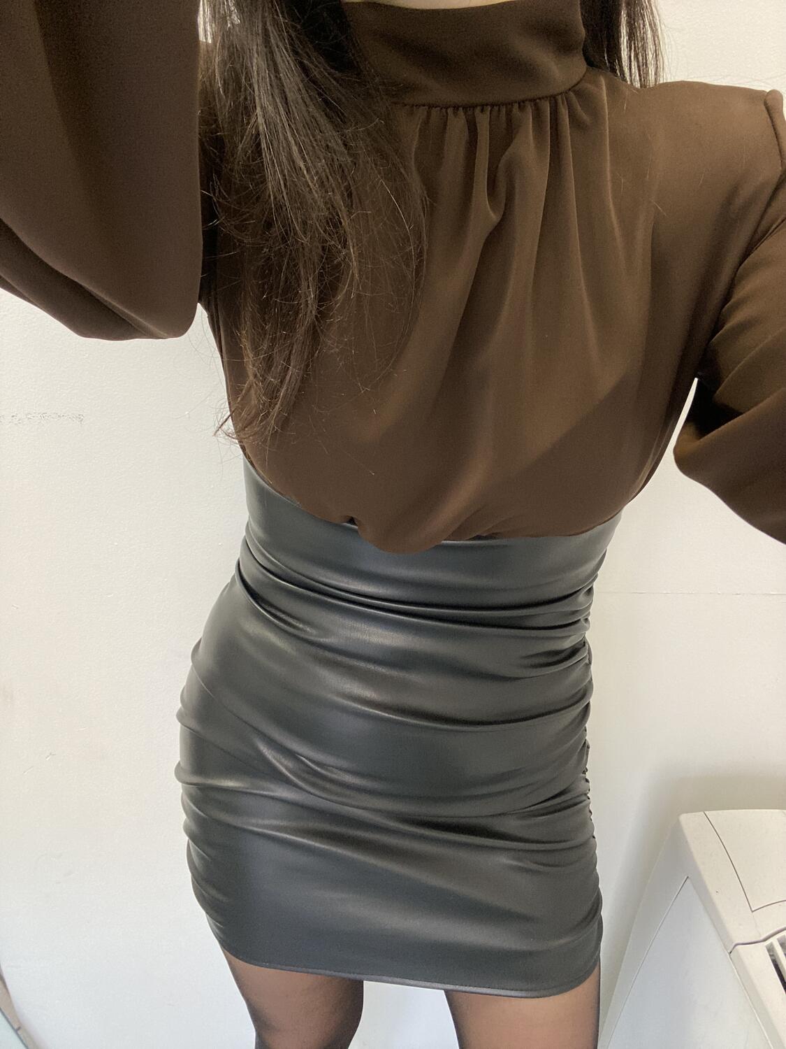 NOVITÀ Abito con gonna in eco pelle