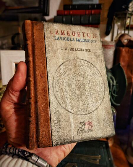 Clavicula Salomonis - versione tascabile: L. W. de Laurence – English text. Grimoire of Black Magic and conjuring - UNA COPIA in pronta spedizione